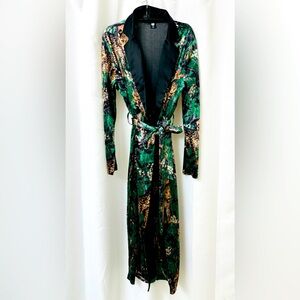 Crushed velvet satin collared dress